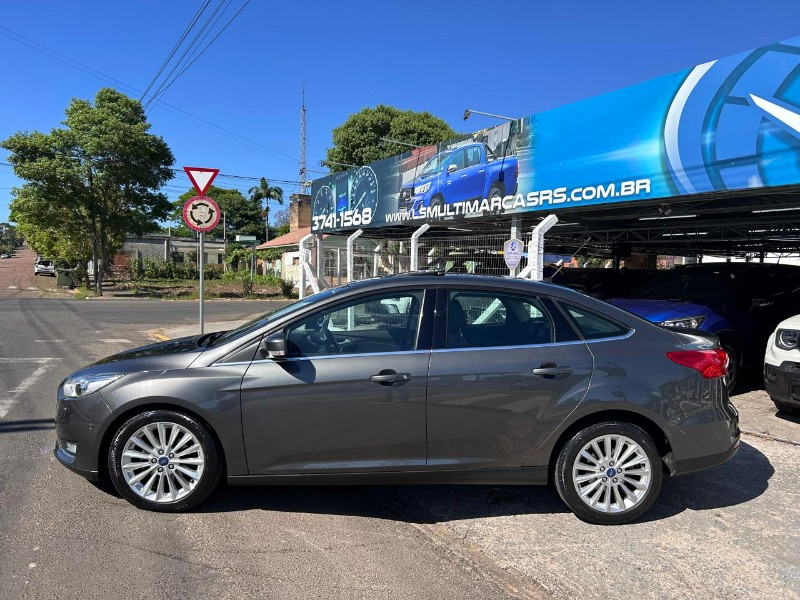 FORD FOCUS SEDAN TITANIUM PLUS 2.0 2016/2016 LS MULTIMARCAS VENÂNCIO AIRES / Carros no Vale