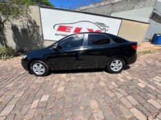 KIA CERATO 1.6 2010/2010 ELY AUTOMÓVEIS LAJEADO / Carros no Vale