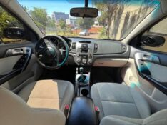 KIA CERATO 1.6 2010/2010 ELY AUTOMÓVEIS LAJEADO / Carros no Vale