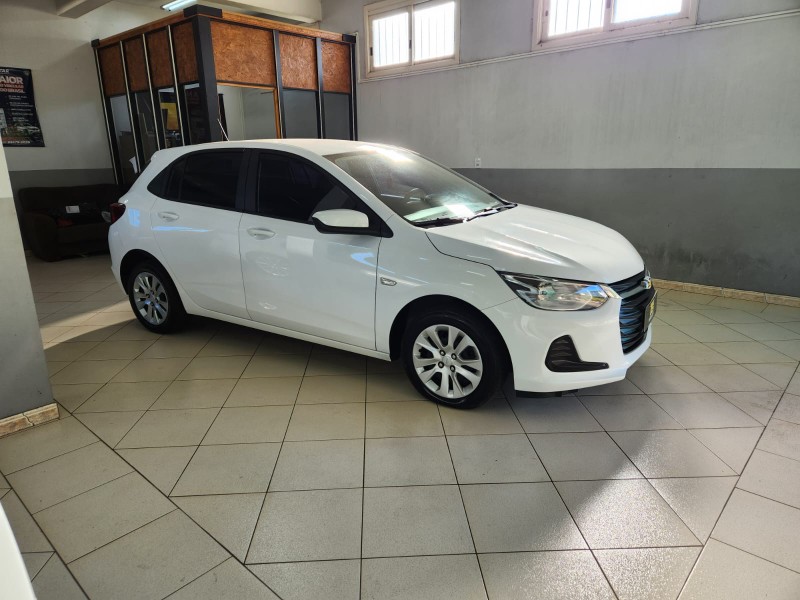 CHEVROLET ONIX LT 1.0 2021/2022 TS VEÍCULOS ANTA GORDA / Carros no Vale