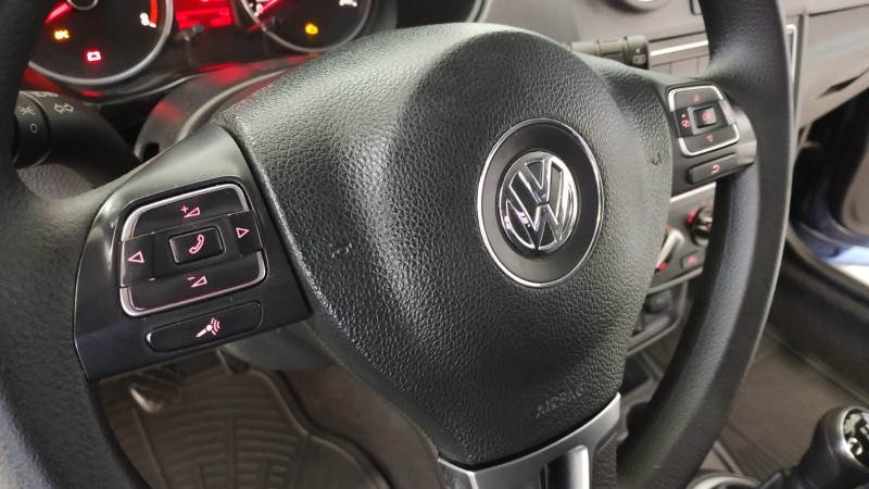 VOLKSWAGEN SAVEIRO 1.6 MSI HIGHLINE CD 8V 2015/2015 TIAGO AUTOMÓVEIS VENÂNCIO AIRES / Carros no Vale