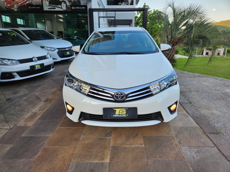 TOYOTA COROLLA ALTIS 2.0 2014/2015 TS VEÍCULOS ANTA GORDA / Carros no Vale