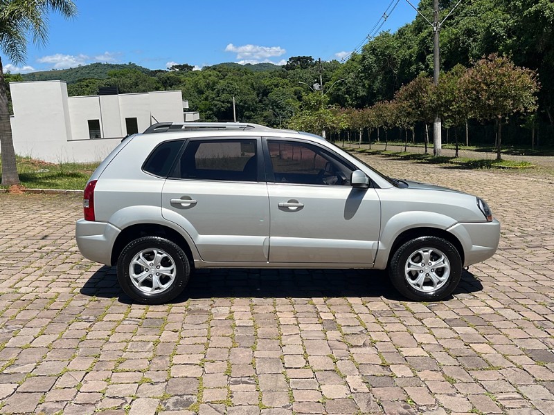 HYUNDAI TUCSON 2.0 MPFI GLS 16V 143CV 2WD FLEX 4P AUTOMÁTICO 2013/2013 BOSCO AUTOMÓVEIS GUAPORÉ / Carros no Vale