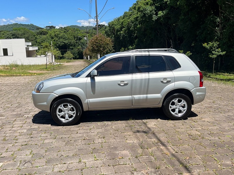 HYUNDAI TUCSON 2.0 MPFI GLS 16V 143CV 2WD FLEX 4P AUTOMÁTICO 2013/2013 BOSCO AUTOMÓVEIS GUAPORÉ / Carros no Vale