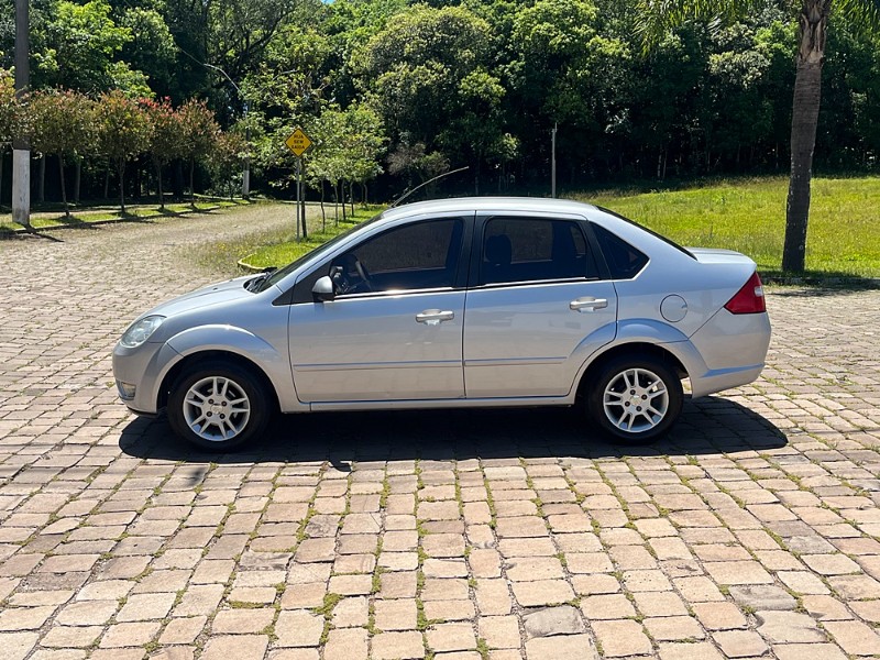 FORD FIESTA SEDAN 1.6 8V FLEX 2006/2006 BOSCO AUTOMÓVEIS GUAPORÉ / Carros no Vale