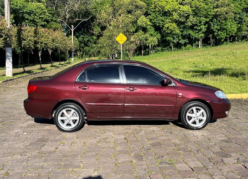 TOYOTA COROLLA 1.8 XEI 16V GASOLINA 4P AUTOMÁTICO 2004/2004 BOSCO AUTOMÓVEIS GUAPORÉ / Carros no Vale