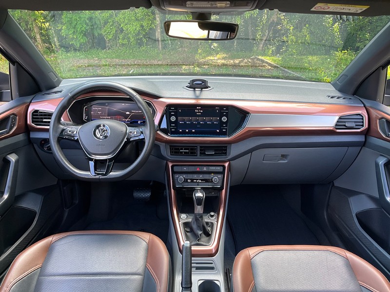 VOLKSWAGEN T-CROSS 1.0 200 TSI TOTAL FLEX COMFORTLINE AUTOMÁTICO 2020/2020 BOSCO AUTOMÓVEIS GUAPORÉ / Carros no Vale