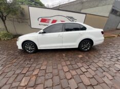 VOLKSWAGEN JETTA 1.4 16V TSI TRENDLINE GASOLINA 4P TIPTRONIC 2016/2016 ELY AUTOMÓVEIS LAJEADO / Carros no Vale