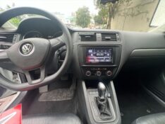 VOLKSWAGEN JETTA 1.4 16V TSI TRENDLINE GASOLINA 4P TIPTRONIC 2016/2016 ELY AUTOMÓVEIS LAJEADO / Carros no Vale