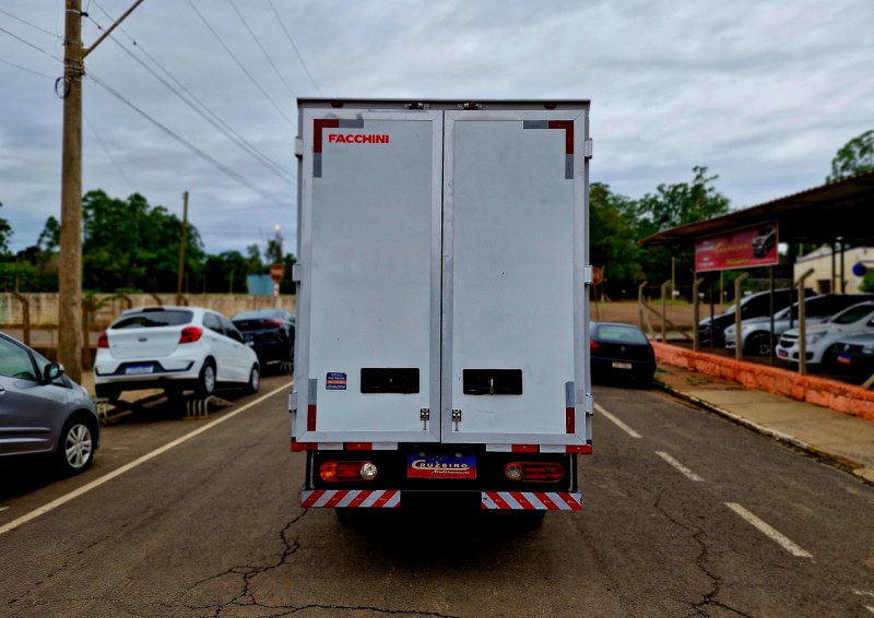 HYUNDAI HR 2.5 TCI DIESEL BAÚ 2011/2012 CRUZEIRO MULTIMARCAS CRUZEIRO DO SUL / Carros no Vale