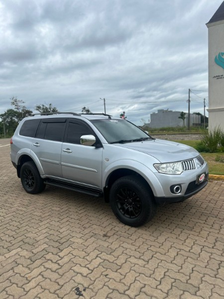 MITSUBISHI PAJERO DAKAR 3.2 HPE 4X4 7 LUGARES 16V TURBO INTERCOOLER DIESEL 4P AUTOMÁTICO - 2010