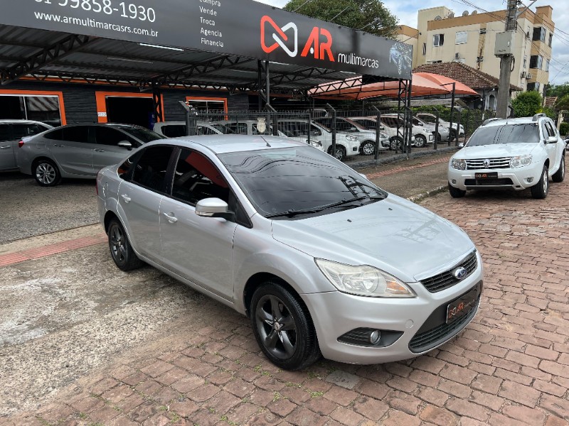 FORD FOCUS 2.0 16V FLEX 4P AUTOMÁTICO 2009/2009 AR MULTIMARCAS VENÂNCIO AIRES / Carros no Vale