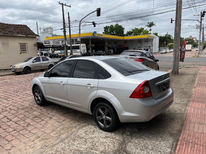 FORD FOCUS 2.0 16V FLEX 4P AUTOMÁTICO 2009/2009 AR MULTIMARCAS VENÂNCIO AIRES / Carros no Vale