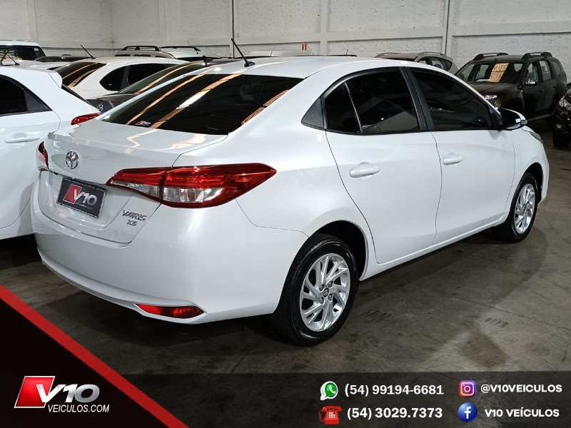 TOYOTA YARIS XS SEDAN 1.5 FLEX 16V 4P AUT. 2022/2023 V10 VEÍCULOS CAXIAS DO SUL / Carros no Vale