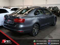 VOLKSWAGEN JETTA 2.0 TSI HIGHLINE 211CV GASOLINA 4P DSG 2014/2014 V10 VEÍCULOS CAXIAS DO SUL / Carros no Vale