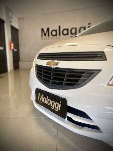 CHEVROLET ONIX 1.0 JOY 8V FLEX 4P MANUAL 2018/2018 MALAGGI VEÍCULOS ENCANTADO / Carros no Vale