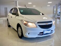 CHEVROLET ONIX 1.0 JOY 8V FLEX 4P MANUAL 2018/2018 MALAGGI VEÍCULOS ENCANTADO / Carros no Vale