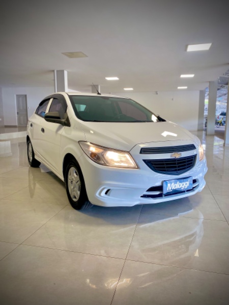 CHEVROLET ONIX 1.0 JOY 8V FLEX 4P MANUAL 2018/2018 MALAGGI VEÍCULOS ENCANTADO / Carros no Vale