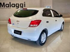 CHEVROLET ONIX 1.0 JOY 8V FLEX 4P MANUAL 2018/2018 MALAGGI VEÍCULOS ENCANTADO / Carros no Vale