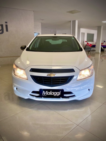 CHEVROLET ONIX 1.0 JOY 8V FLEX 4P MANUAL 2018/2018 MALAGGI VEÍCULOS ENCANTADO / Carros no Vale