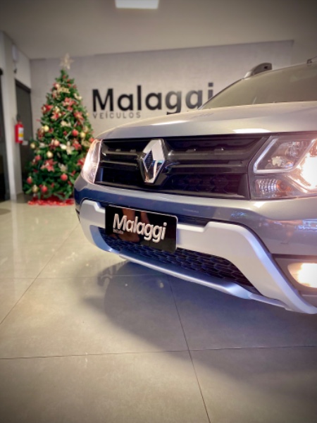 RENAULT DUSTER DYNAMIQUE 1.6 FLEX 16V MEC. 2016/2017 MALAGGI VEÍCULOS ENCANTADO / Carros no Vale