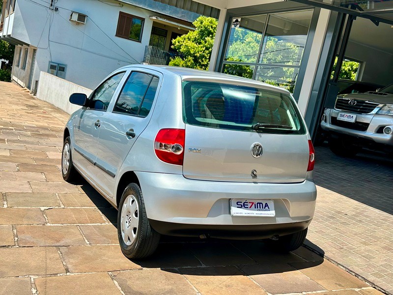 VOLKSWAGEN FOX PLUS 1.0 2005/2006 SÉTIMA VEÍCULOS GUAPORÉ / Carros no Vale