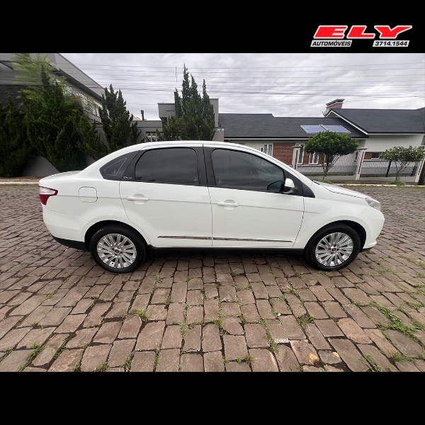 FIAT GRAND SIENA ESSENCE 1.6 FLEX 16V 2015/2015 ELY AUTOMÓVEIS LAJEADO / Carros no Vale