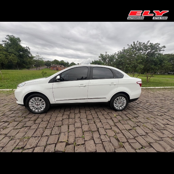 FIAT GRAND SIENA ESSENCE 1.6 FLEX 16V 2015/2015 ELY AUTOMÓVEIS LAJEADO / Carros no Vale