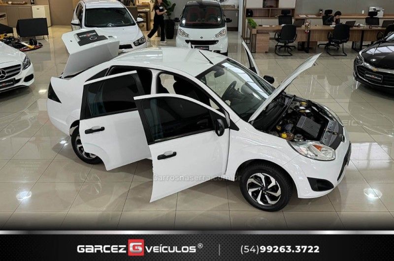 FORD FIESTA 1.6 MPI SEDAN 8V 2010/2011 GARCEZ VEÍCULOS BENTO GONÇALVES / Carros no Vale