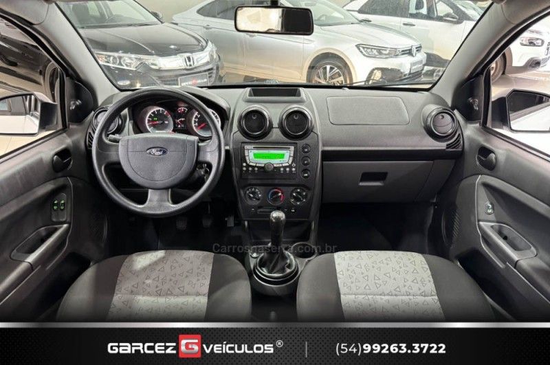 FORD FIESTA 1.6 MPI SEDAN 8V 2010/2011 GARCEZ VEÍCULOS BENTO GONÇALVES / Carros no Vale