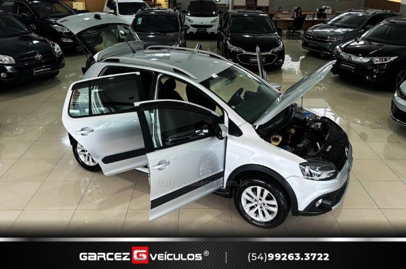 VOLKSWAGEN CROSSFOX 1.6 MI 8V AUTOMATIZADO 2013/2013 GARCEZ VEÍCULOS BENTO GONÇALVES / Carros no Vale