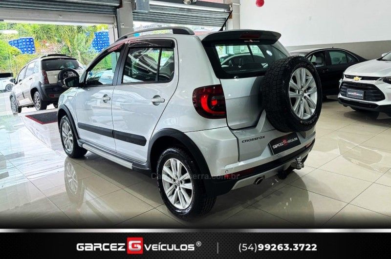 VOLKSWAGEN CROSSFOX 1.6 MI 8V AUTOMATIZADO 2013/2013 GARCEZ VEÍCULOS BENTO GONÇALVES / Carros no Vale