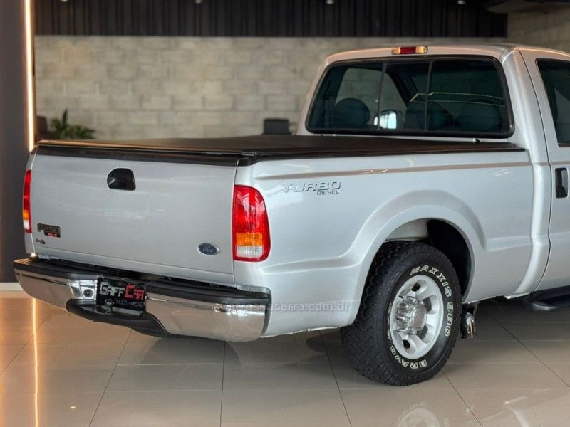 FORD F-250 4.2 XLT 4X2 CS TURBO 2000/2000 GRIFFCAR MULTIMARCAS DOIS IRMÃOS / Carros no Vale