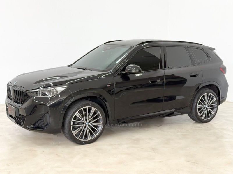 BMW X1 2.0 SDRIVE20I M SPORT 16V TURBO 2022/2023 FOCAR VEÍCULOS CAXIAS DO SUL / Carros no Vale