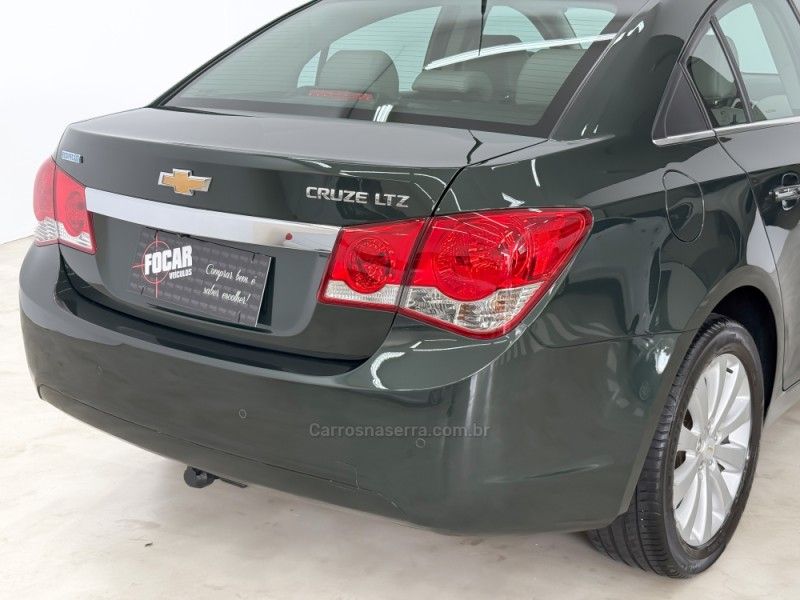 CHEVROLET CRUZE 1.8 LTZ 16V 2013/2014 FOCAR VEÍCULOS CAXIAS DO SUL / Carros no Vale