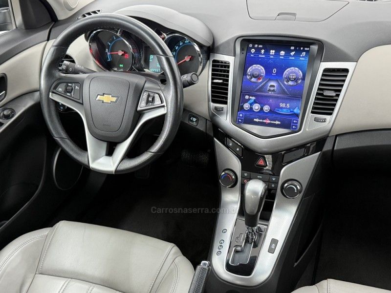 CHEVROLET CRUZE 1.8 LTZ 16V 2013/2014 FOCAR VEÍCULOS CAXIAS DO SUL / Carros no Vale