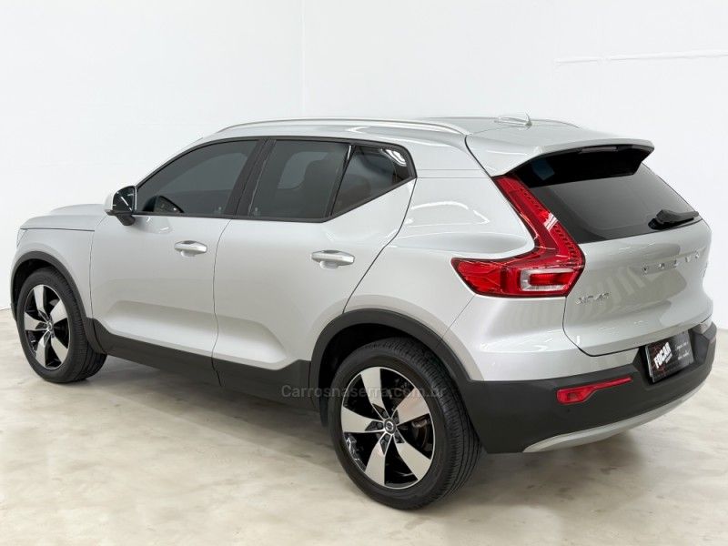 VOLVO XC 40 2.0 T5 MOMENTUM AWD GEARTRONIC 2018/2019 FOCAR VEÍCULOS CAXIAS DO SUL / Carros no Vale