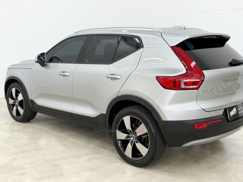 VOLVO XC 40 2.0 T5 MOMENTUM AWD GEARTRONIC 2018/2019 FOCAR VEÍCULOS CAXIAS DO SUL / Carros no Vale