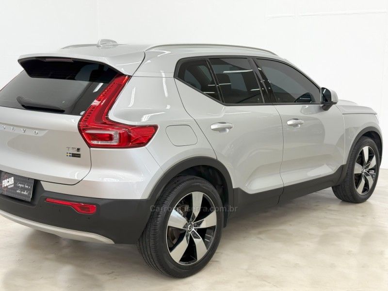 VOLVO XC 40 2.0 T5 MOMENTUM AWD GEARTRONIC 2018/2019 FOCAR VEÍCULOS CAXIAS DO SUL / Carros no Vale