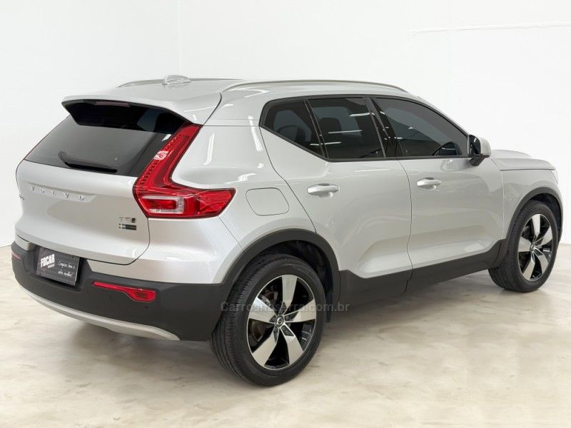 VOLVO XC 40 2.0 T5 MOMENTUM AWD GEARTRONIC 2018/2019 FOCAR VEÍCULOS CAXIAS DO SUL / Carros no Vale