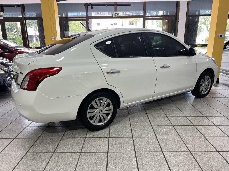 NISSAN VERSA 1.6 16V SV 2014/2014 PRIME MULTIMARCAS CAXIAS DO SUL / Carros no Vale