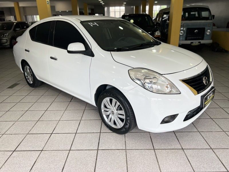 NISSAN VERSA 1.6 16V SV 2014/2014 PRIME MULTIMARCAS CAXIAS DO SUL / Carros no Vale