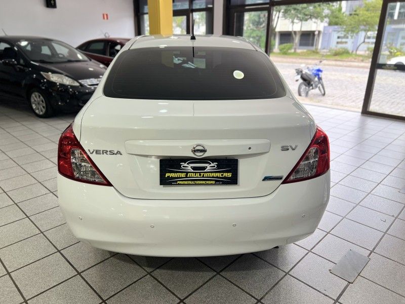 NISSAN VERSA 1.6 16V SV 2014/2014 PRIME MULTIMARCAS CAXIAS DO SUL / Carros no Vale