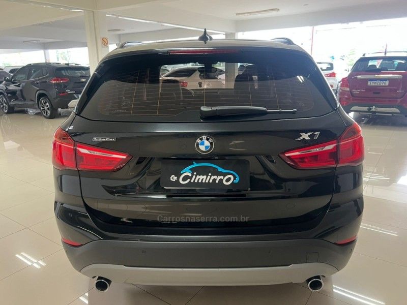 BMW X1 2.0 16V TURBO ACTIVEFLEX SDRIVE20I 2017/2018 CIMIRRO AUTOMÓVEIS TAQUARA / Carros no Vale