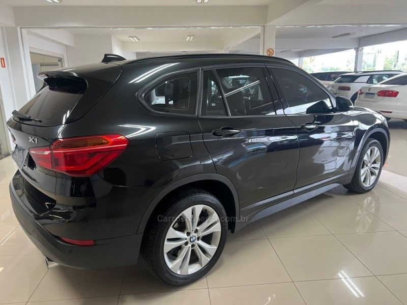 BMW X1 2.0 16V TURBO ACTIVEFLEX SDRIVE20I 2017/2018 CIMIRRO AUTOMÓVEIS TAQUARA / Carros no Vale