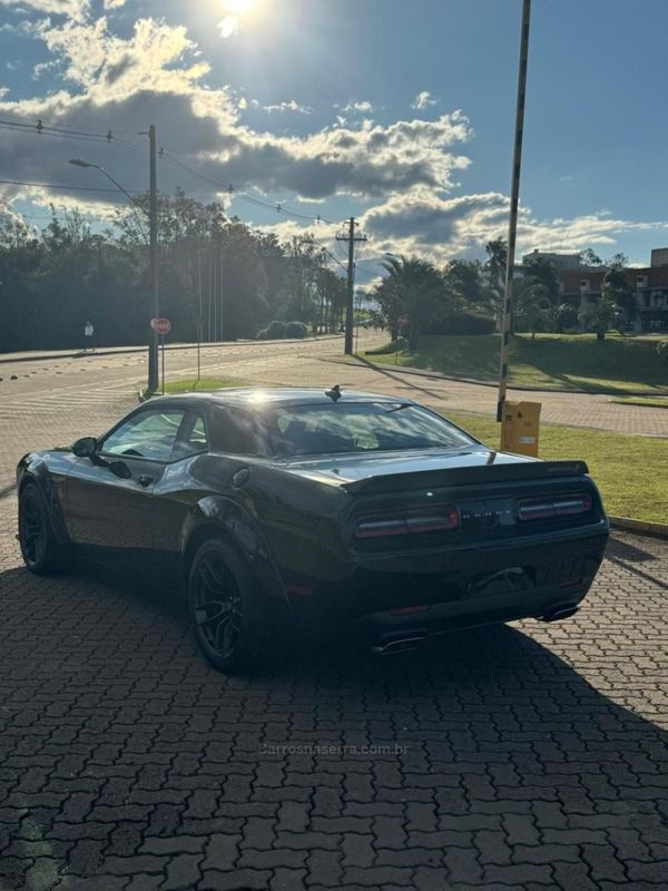 DODGE CHALLENGER 6.4 SRT8 HEMI V8 16V 2019/2019 DL MOTORS LAJEADO / Carros no Vale