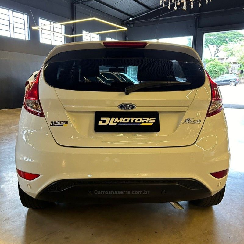 FORD FIESTA 1.6 SE HATCH 16V 2019/2019 DL MOTORS LAJEADO / Carros no Vale