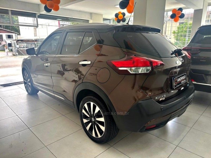 NISSAN KICKS 1.6 16V SL PACK PLUS XTRONIC 2017/2018 ANDRIGO VEÍCULOS CAXIAS DO SUL / Carros no Vale