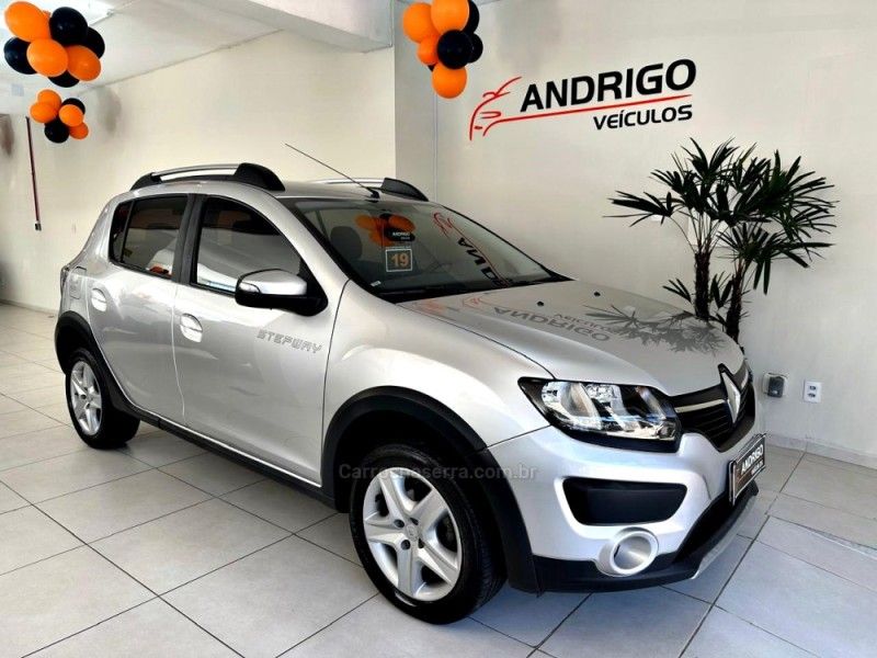 RENAULT SANDERO 1.6 STEPWAY SCE 16V 2018/2019 ANDRIGO VEÍCULOS CAXIAS DO SUL / Carros no Vale