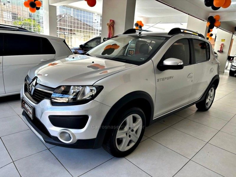 RENAULT SANDERO 1.6 STEPWAY SCE 16V 2018/2019 ANDRIGO VEÍCULOS CAXIAS DO SUL / Carros no Vale